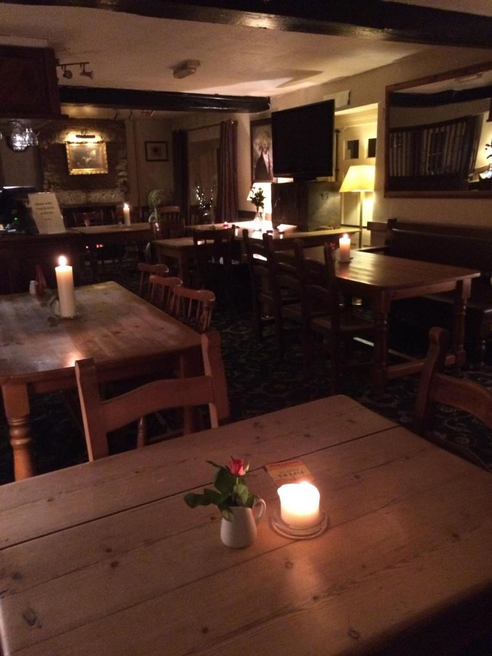Hotel The Radnor Arms Malmesbury Exterior foto
