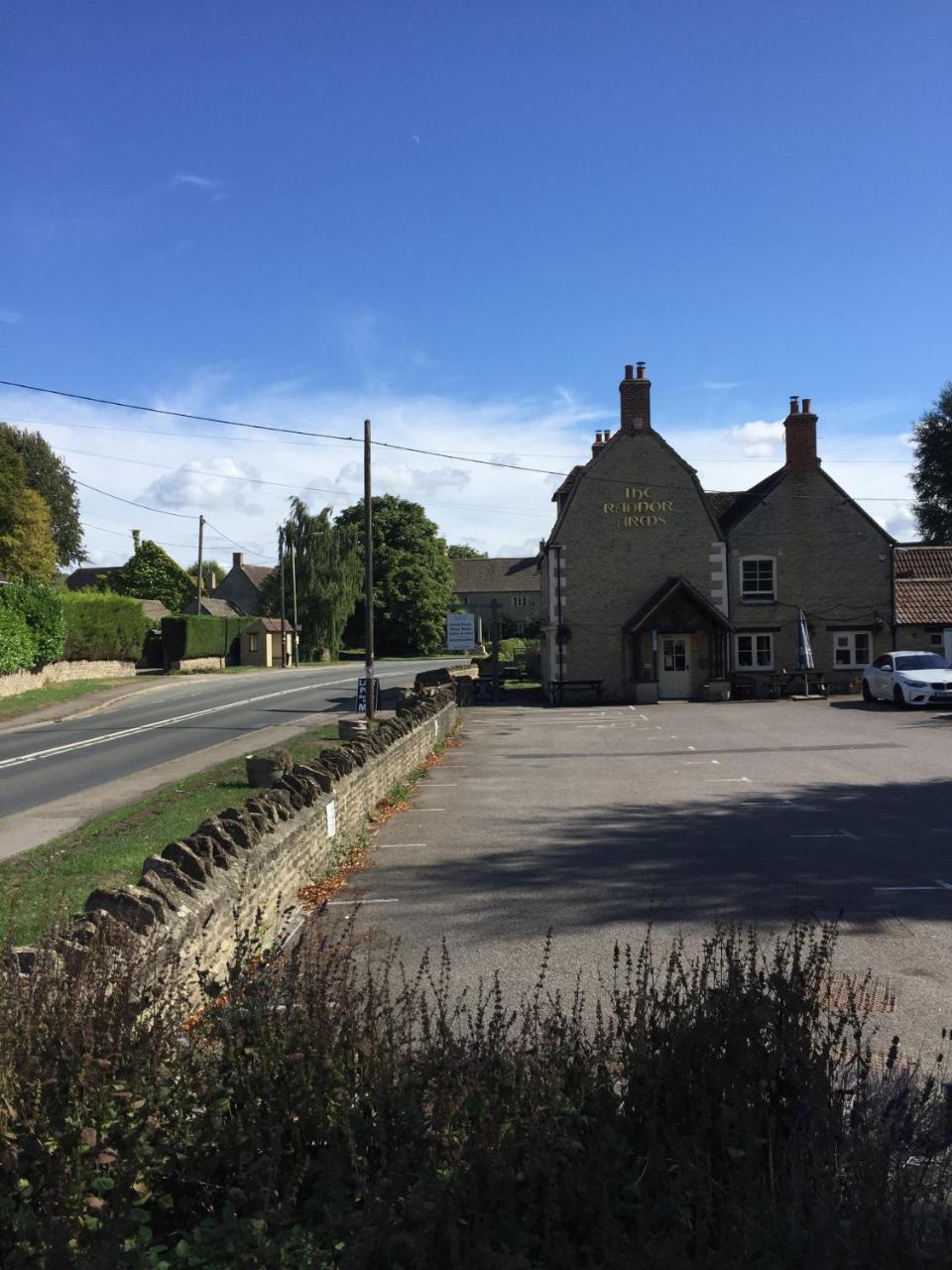 Hotel The Radnor Arms Malmesbury Exterior foto